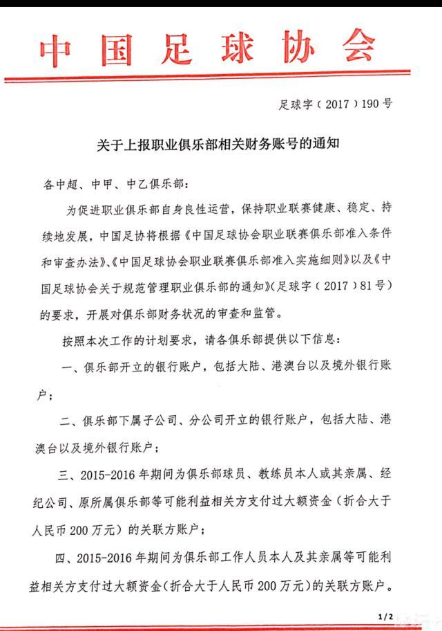 由王宝强执导并领衔主演的现实题材电影《八角笼中》正在热拍，近日导演、演员陈思诚现身拍摄现场，为王宝强导演打call